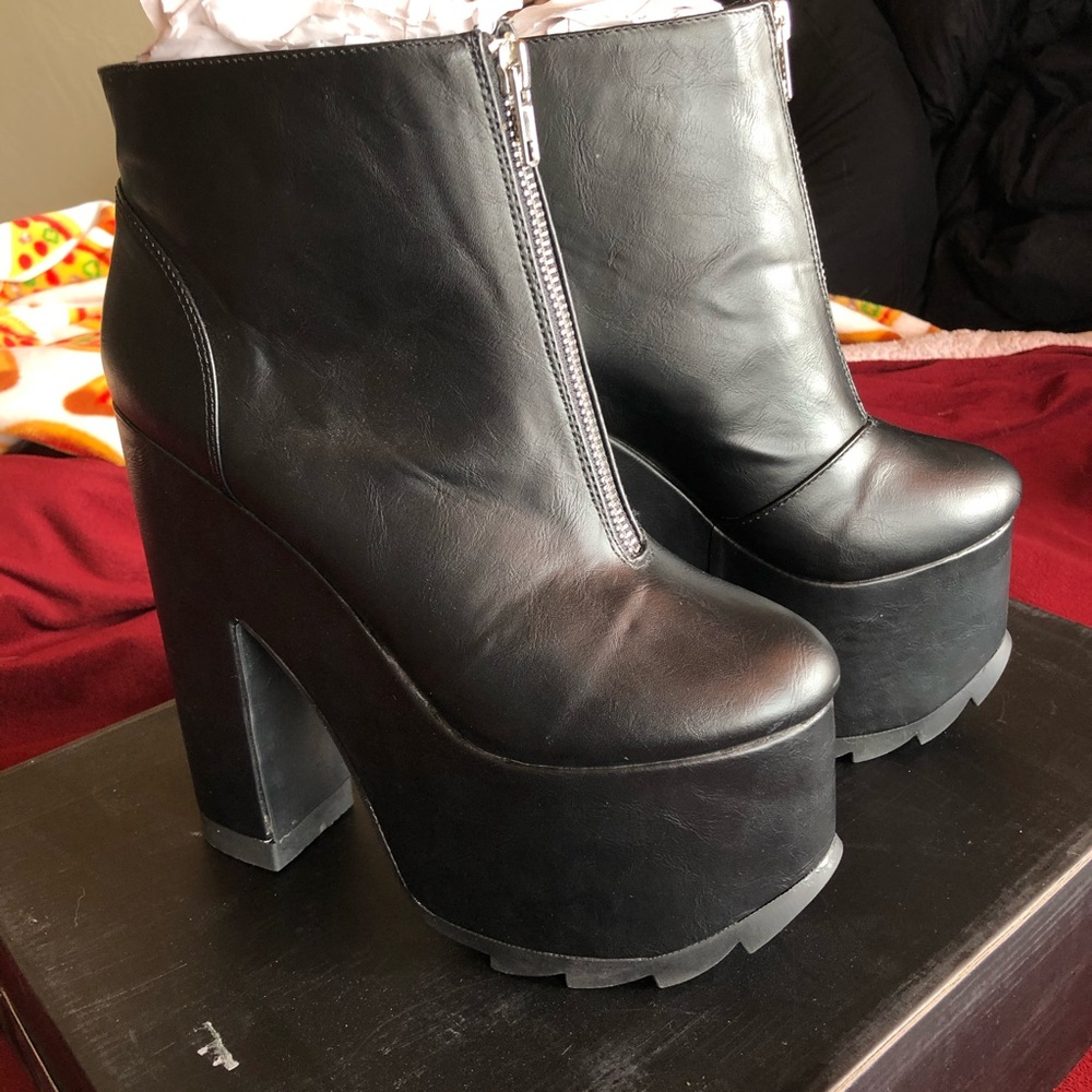 NEW YRU nightmare boots